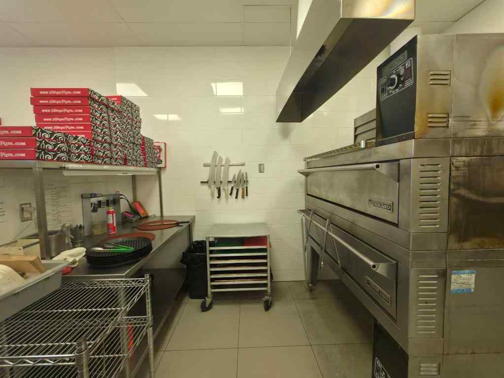 MLS® A2268294 - 3915 17 Avenue SW in Glendale Calgary, Commercial