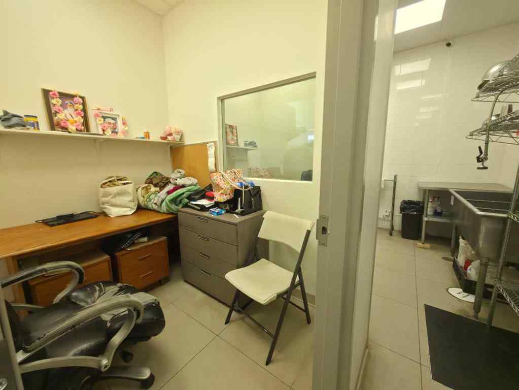 MLS® A2268294 - 3915 17 Avenue SW in Glendale Calgary, Commercial