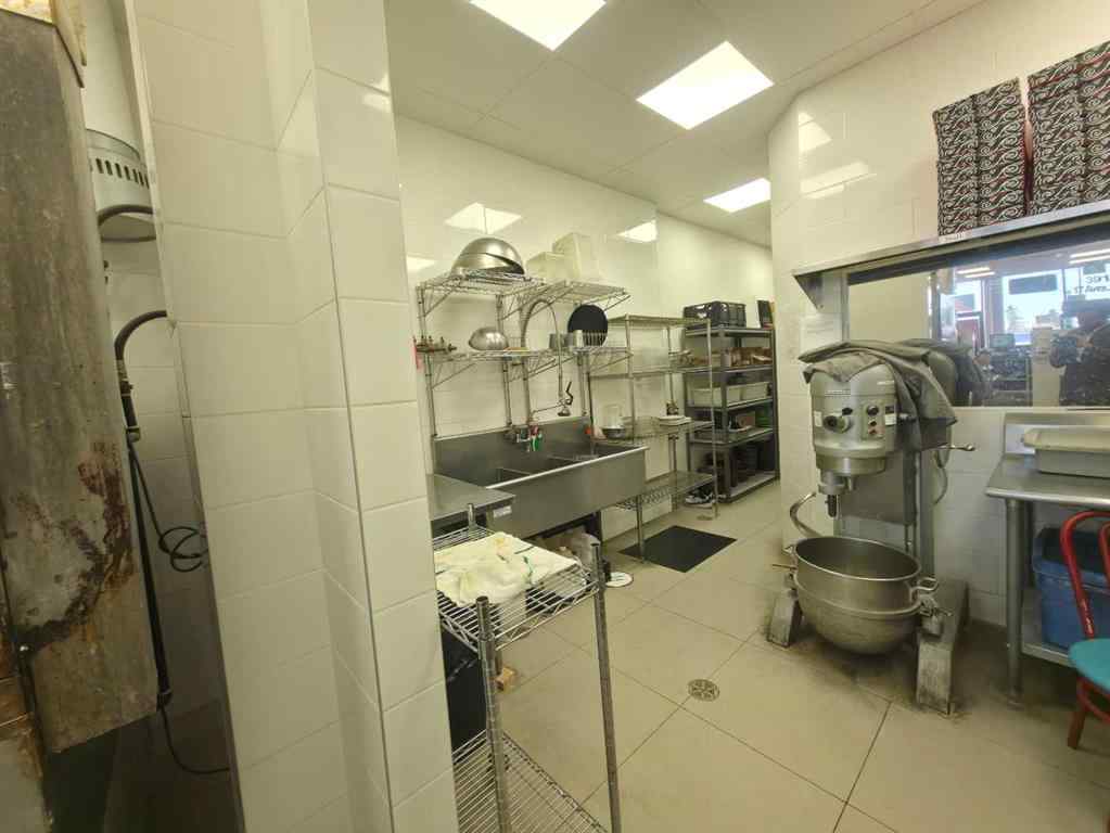 MLS® A2268294 - 3915 17 Avenue SW in Glendale Calgary, Commercial