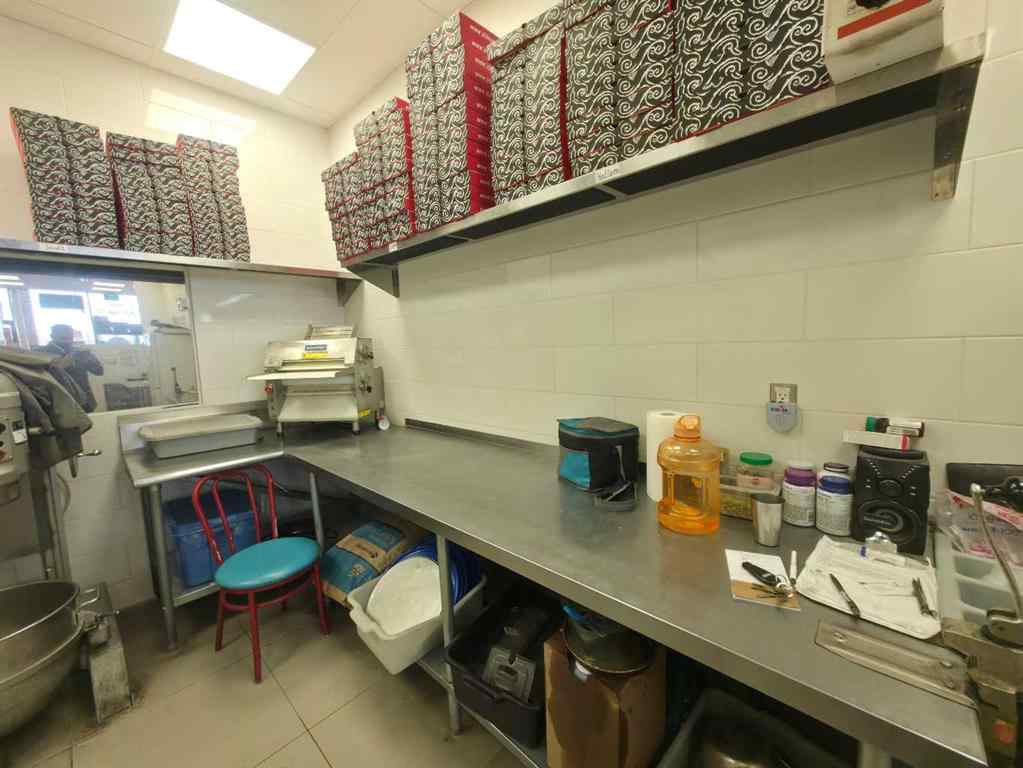 MLS® A2268294 - 3915 17 Avenue SW in Glendale Calgary, Commercial