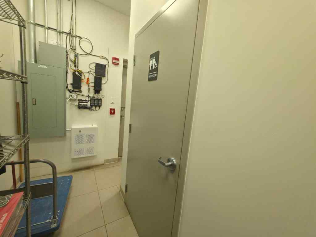 MLS® A2268294 - 3915 17 Avenue SW in Glendale Calgary, Commercial