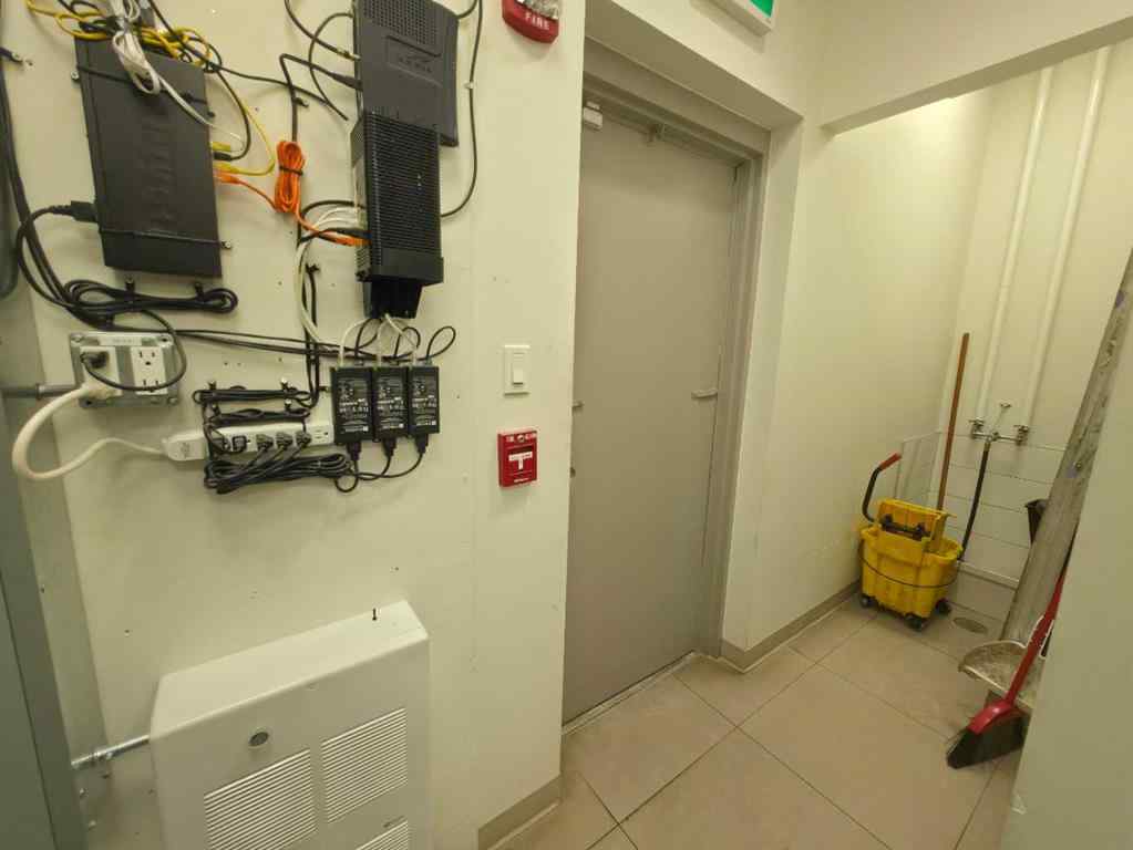 MLS® A2268294 - 3915 17 Avenue SW in Glendale Calgary, Commercial