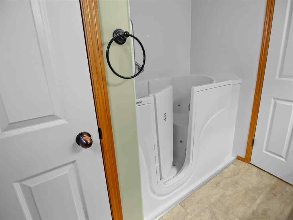 MLS® A2268298 - 22 Ansett Crescent  in Anders Park East Red Deer, Residential