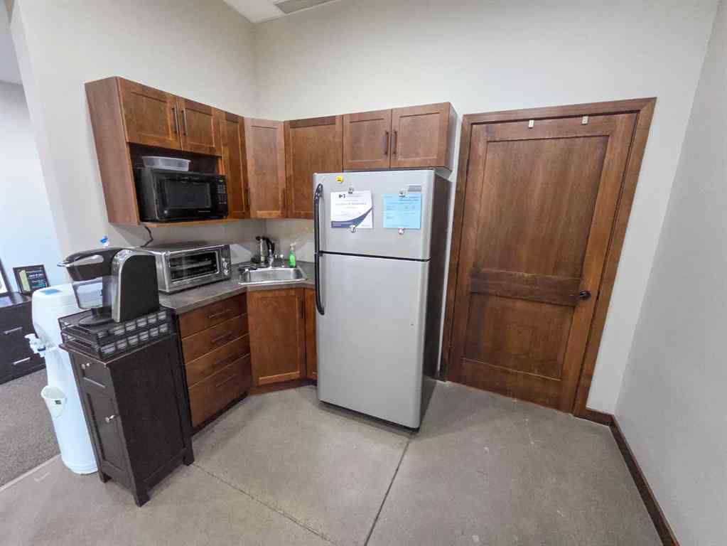 MLS® A2268305 - Unit #3 4002 9 Avenue N in Shackleford Industrial Park Lethbridge, Commercial