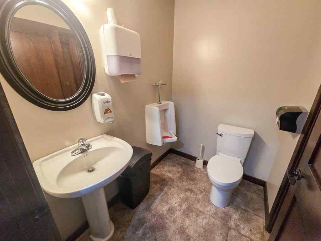 MLS® A2268305 - Unit #3 4002 9 Avenue N in Shackleford Industrial Park Lethbridge, Commercial