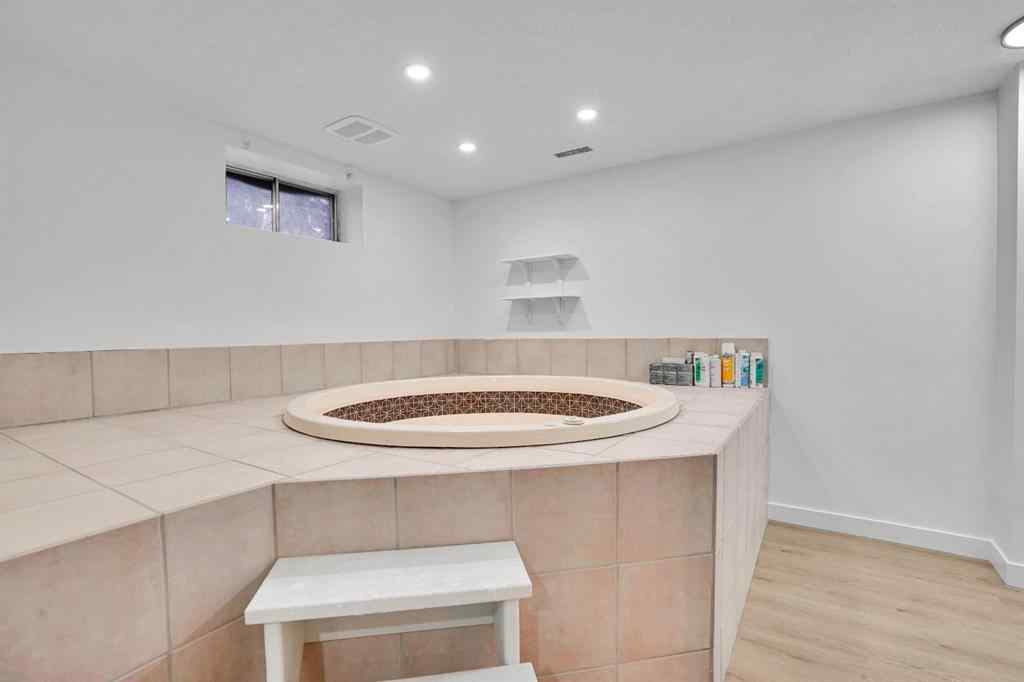 MLS® A2268307 - 7 Deercrest Way SE in Deer Ridge Calgary, Residential