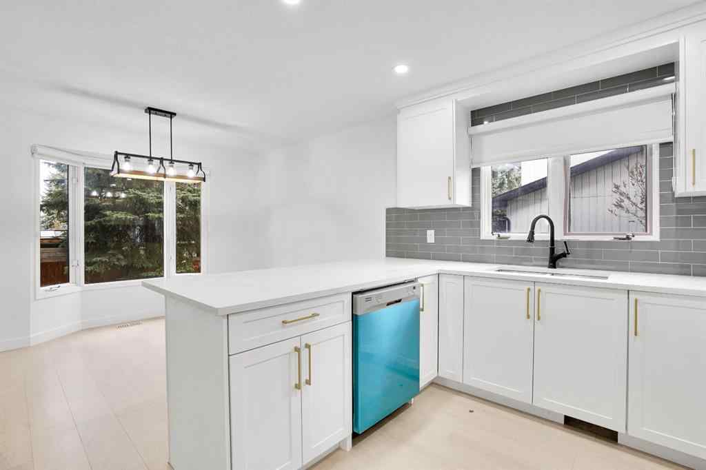 MLS® A2268307 - 7 Deercrest Way SE in Deer Ridge Calgary, Residential