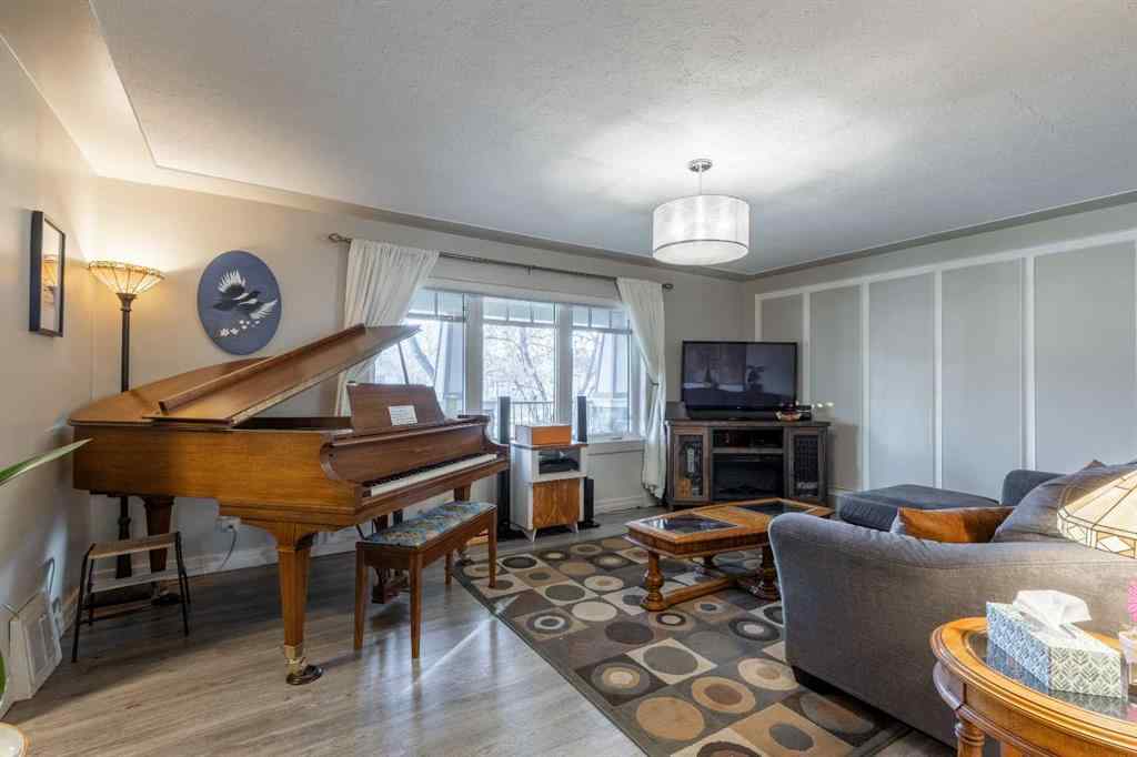 MLS&reg; # A2268308 - 530 16 Street S in Victoria Park Lethbridge, Residential Open Houses