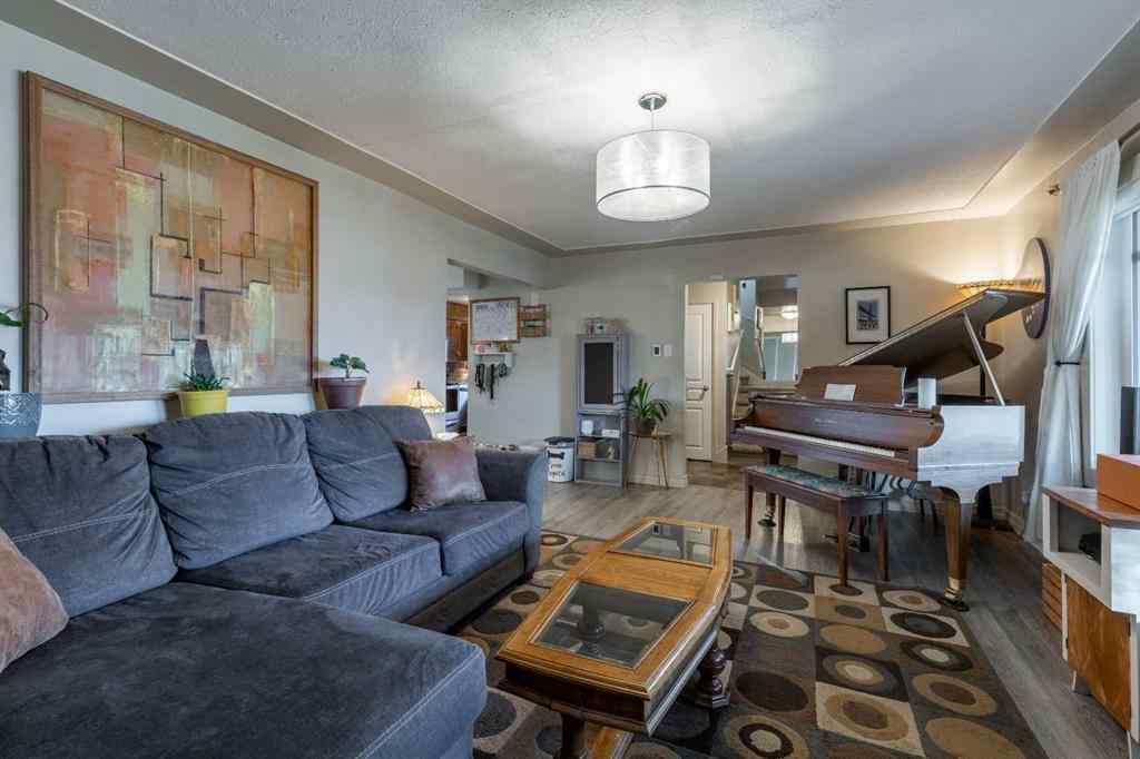 MLS&reg; # A2268308 - 530 16 Street S in Victoria Park Lethbridge, Residential Open Houses