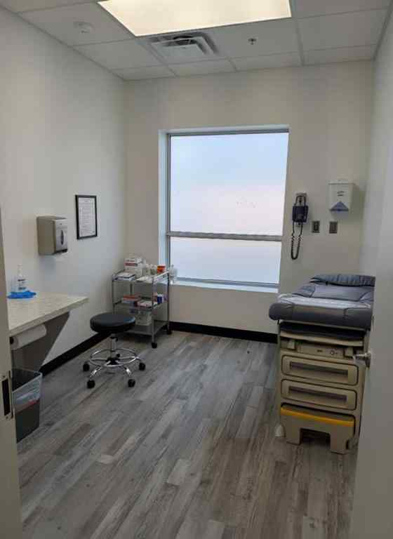 MLS® A2268309 - Unit #107 1424 Southview Drive SE in Southview-Park Meadows Medicine Hat, Commercial