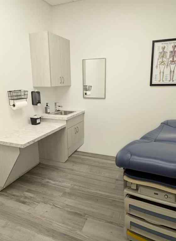 MLS® A2268309 - Unit #107 1424 Southview Drive SE in Southview-Park Meadows Medicine Hat, Commercial