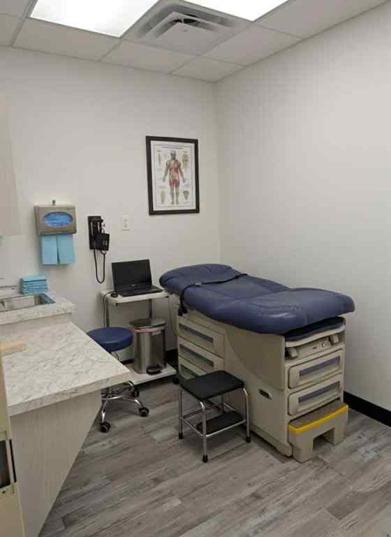 MLS® A2268309 - Unit #107 1424 Southview Drive SE in Southview-Park Meadows Medicine Hat, Commercial