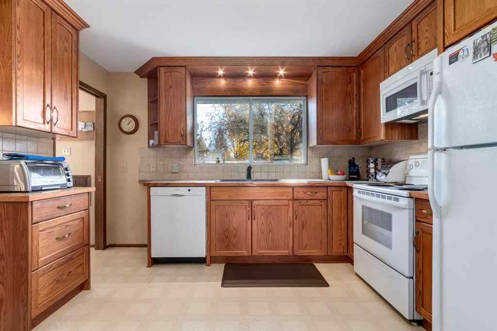 MLS® A2268316 - 1623 111 Avenue SW in Braeside Calgary, Residential