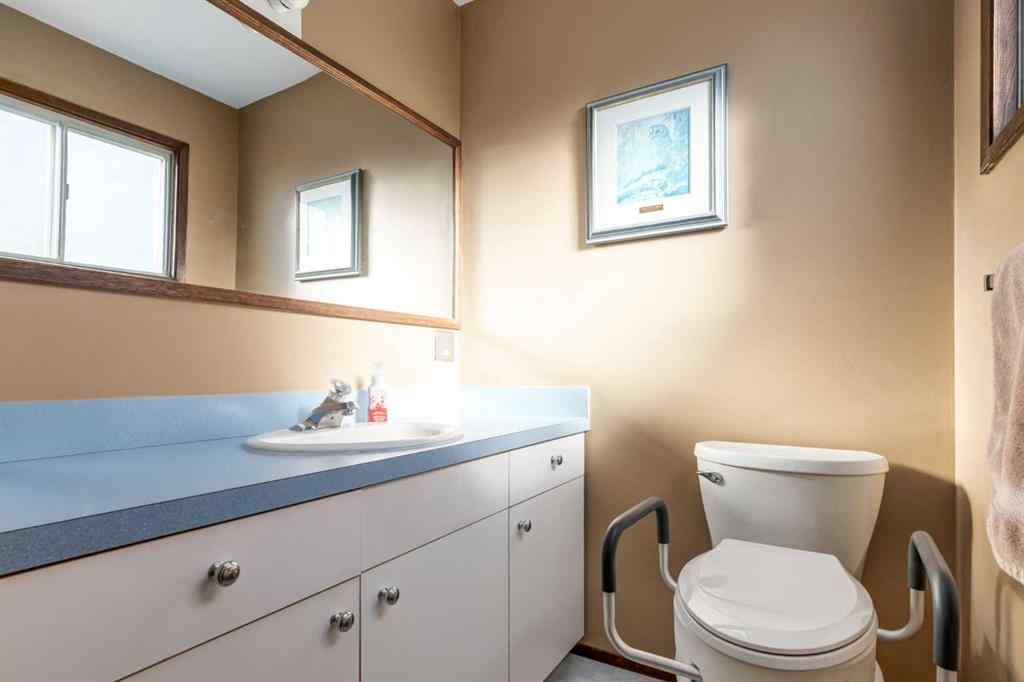 MLS® A2268316 - 1623 111 Avenue SW in Braeside Calgary, Residential