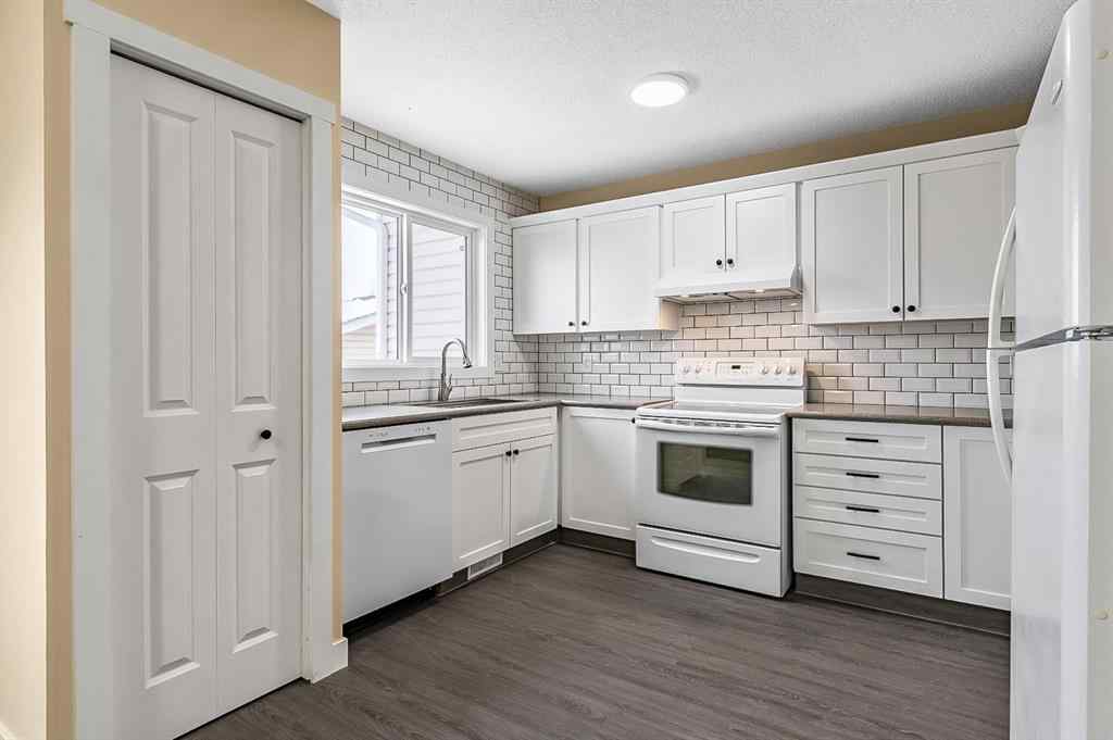 MLS® # A2268318 - 11 MAPLEWOOD Green  in NONE Strathmore, Residential Open Houses