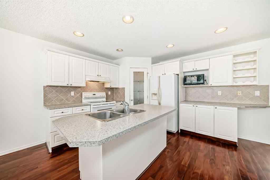 MLS® A2268327 - 8 Cranfield Place SE in Cranston Calgary, Residential