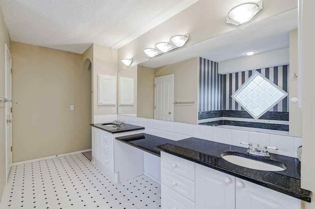 MLS® A2268336 - 375 Douglas Glen Gardens SE in Douglasdale/Glen Calgary, Residential