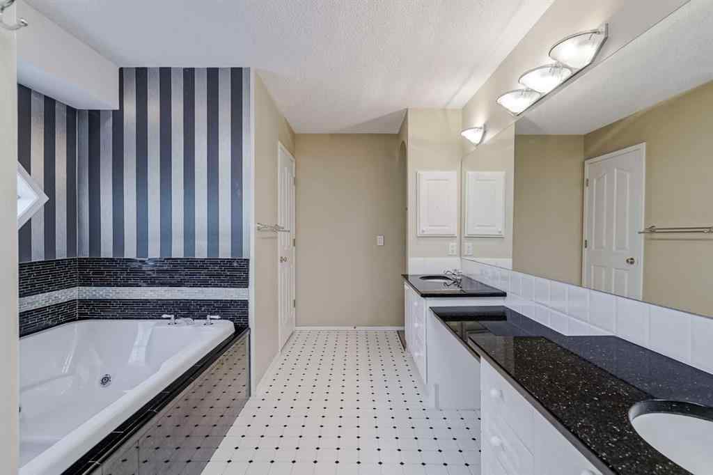 MLS® A2268336 - 375 Douglas Glen Gardens SE in Douglasdale/Glen Calgary, Residential