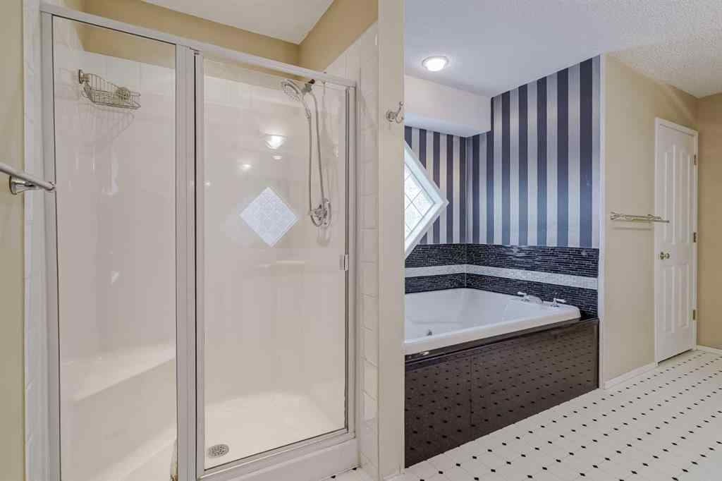 MLS® A2268336 - 375 Douglas Glen Gardens SE in Douglasdale/Glen Calgary, Residential