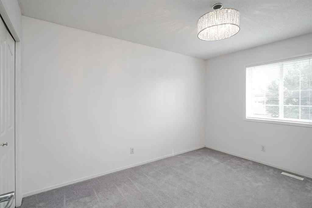 MLS® A2268336 - 375 Douglas Glen Gardens SE in Douglasdale/Glen Calgary, Residential