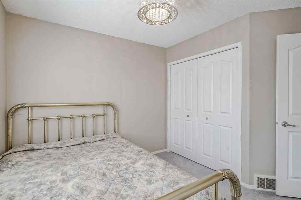 MLS® A2268336 - 375 Douglas Glen Gardens SE in Douglasdale/Glen Calgary, Residential