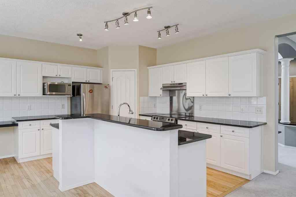 MLS® A2268336 - 375 Douglas Glen Gardens SE in Douglasdale/Glen Calgary, Residential