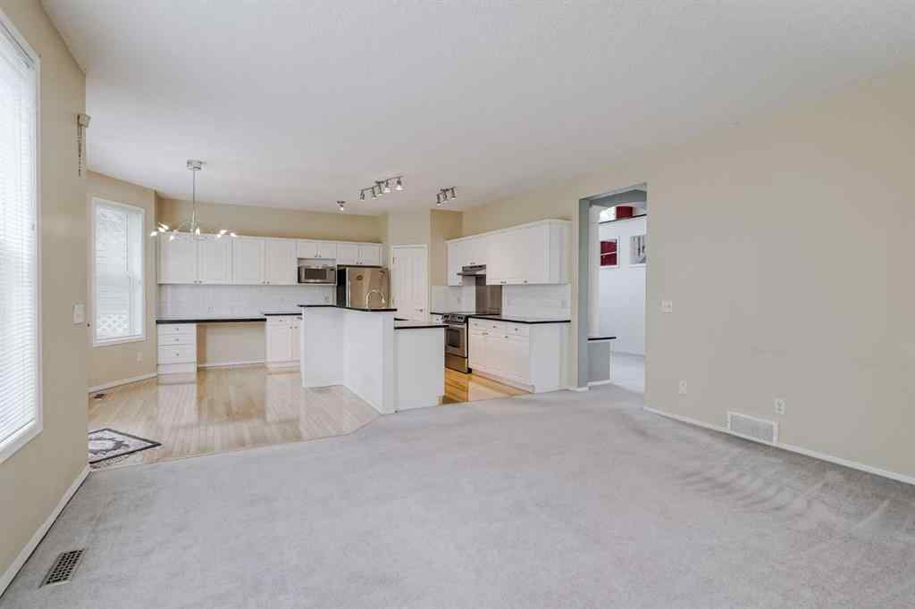 MLS® A2268336 - 375 Douglas Glen Gardens SE in Douglasdale/Glen Calgary, Residential