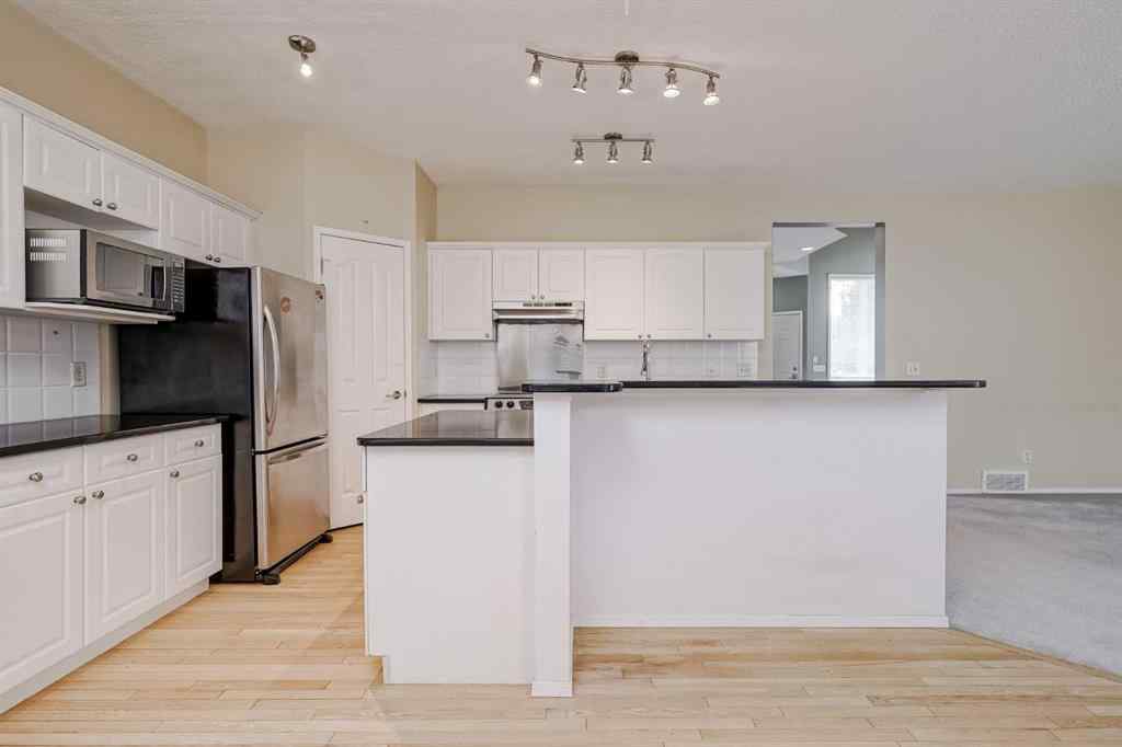 MLS® A2268336 - 375 Douglas Glen Gardens SE in Douglasdale/Glen Calgary, Residential