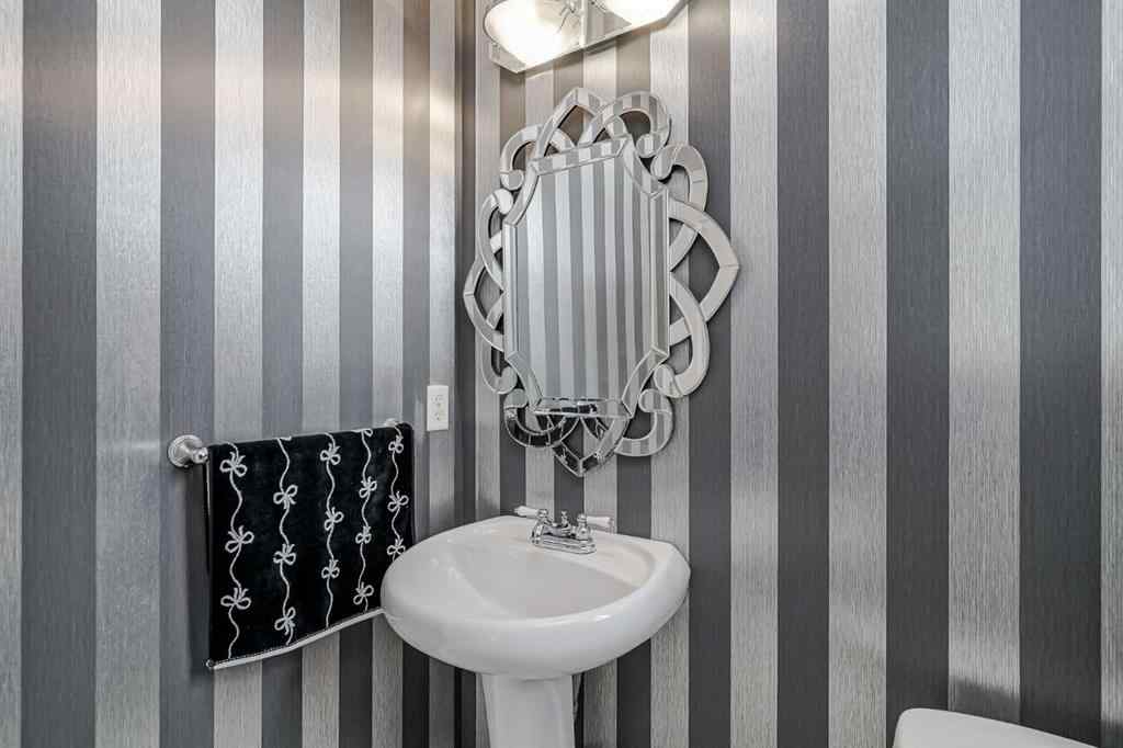 MLS® A2268336 - 375 Douglas Glen Gardens SE in Douglasdale/Glen Calgary, Residential