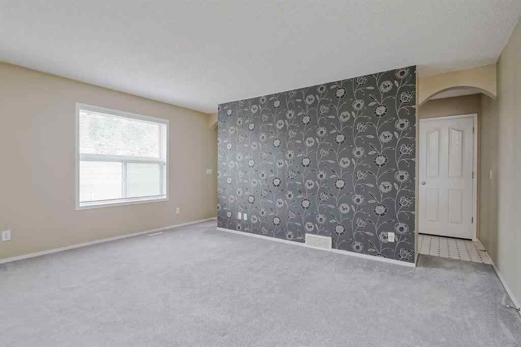 MLS® A2268336 - 375 Douglas Glen Gardens SE in Douglasdale/Glen Calgary, Residential