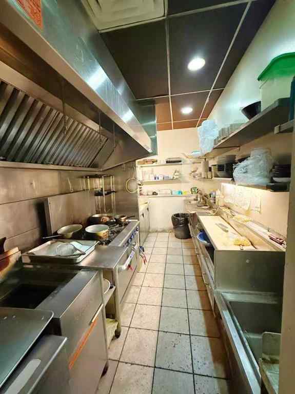 MLS® A2268347 - 920 36 Street NE in Marlborough Calgary, Commercial