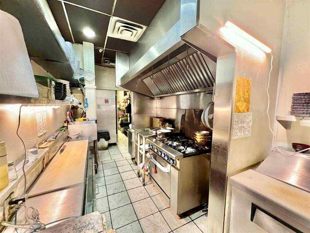 MLS® A2268347 - 920 36 Street NE in Marlborough Calgary, Commercial