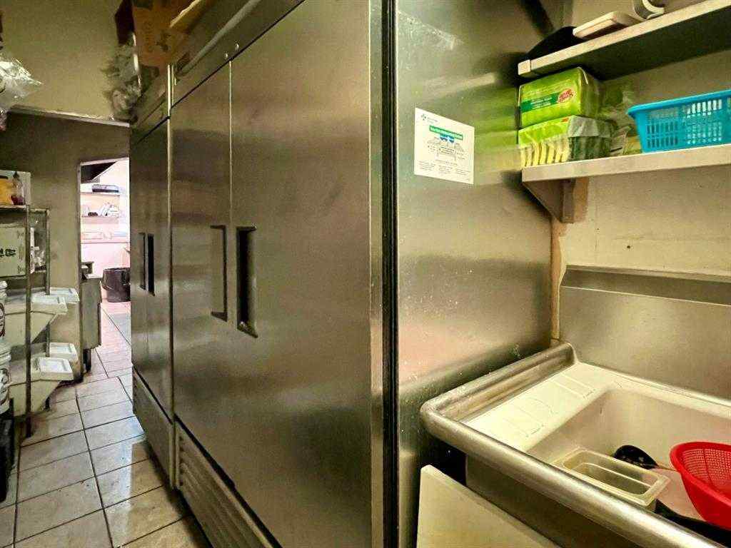 MLS® A2268347 - 920 36 Street NE in Marlborough Calgary, Commercial