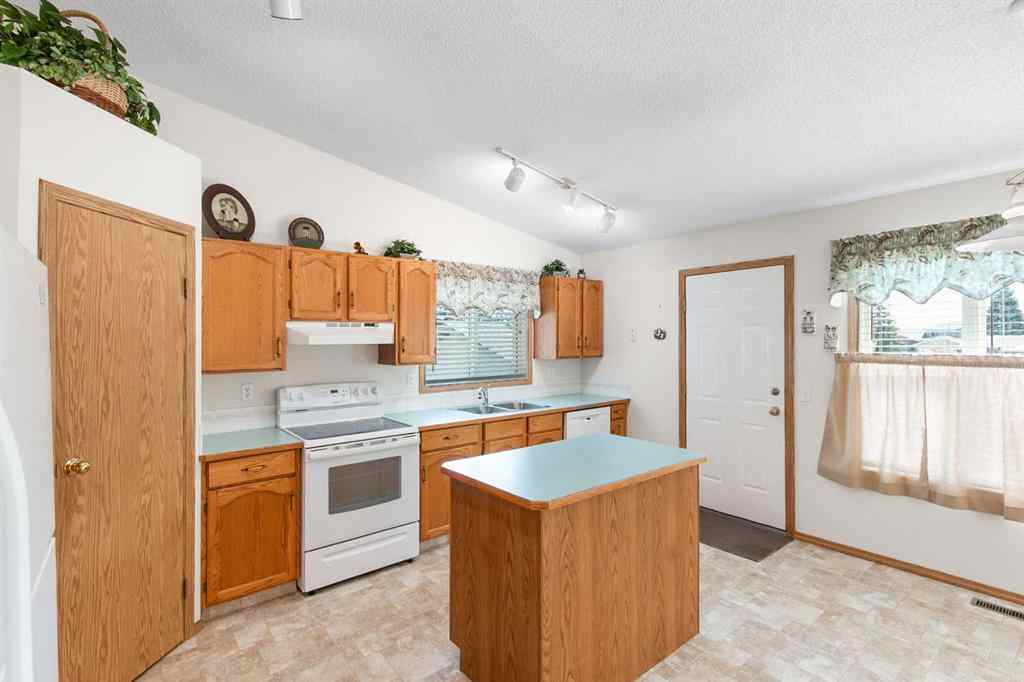 MLS® A2268362 - 131 Tipping Close SE in Thorburn Airdrie, Residential