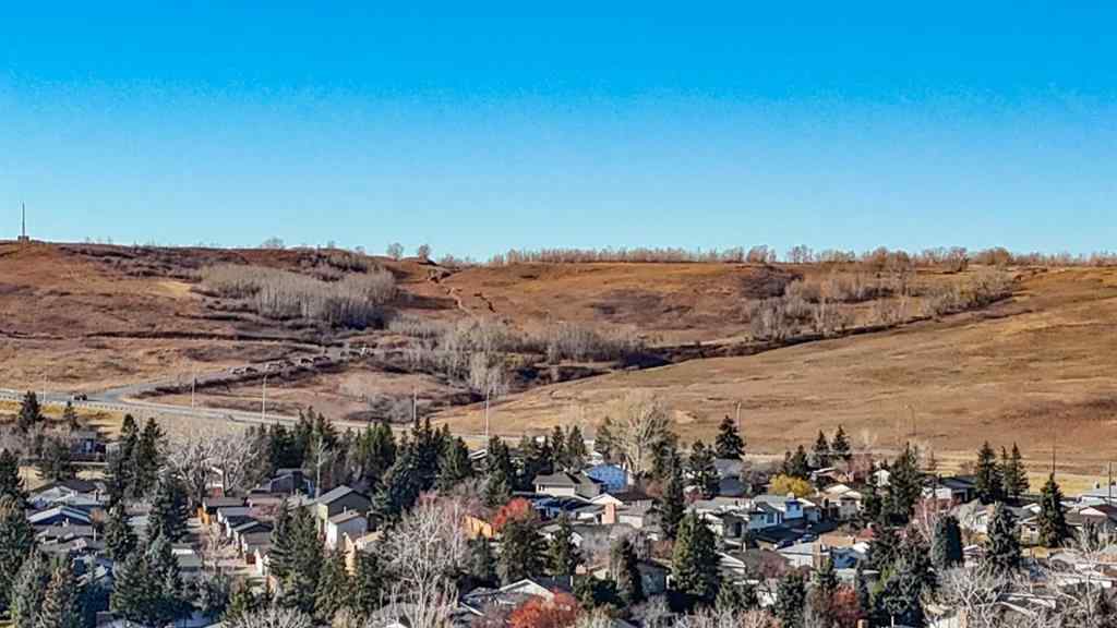 MLS® A2268368 - 204 Norfolk Road NW in North Haven Upper Calgary, Residential