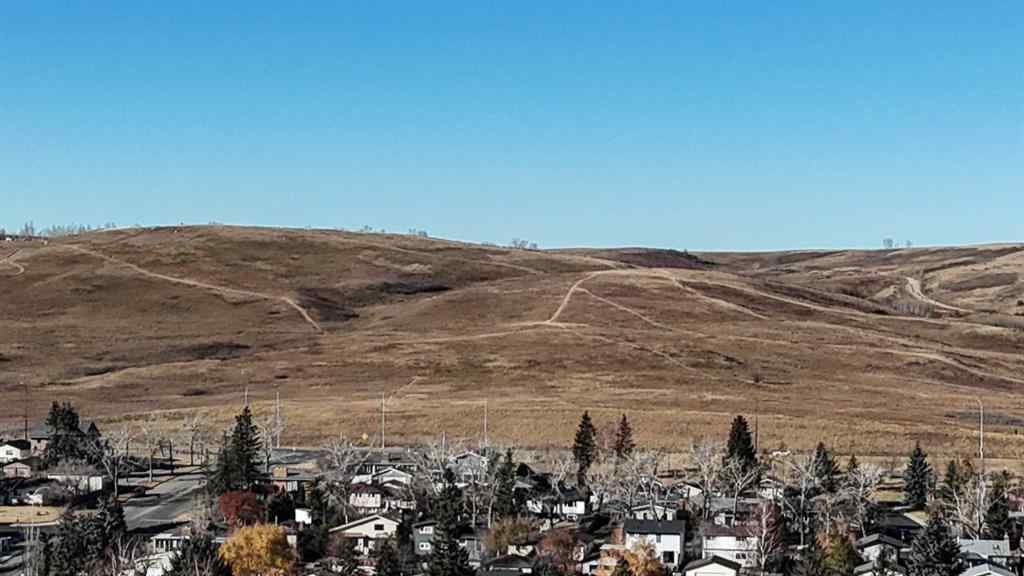 MLS® A2268368 - 204 Norfolk Road NW in North Haven Upper Calgary, Residential