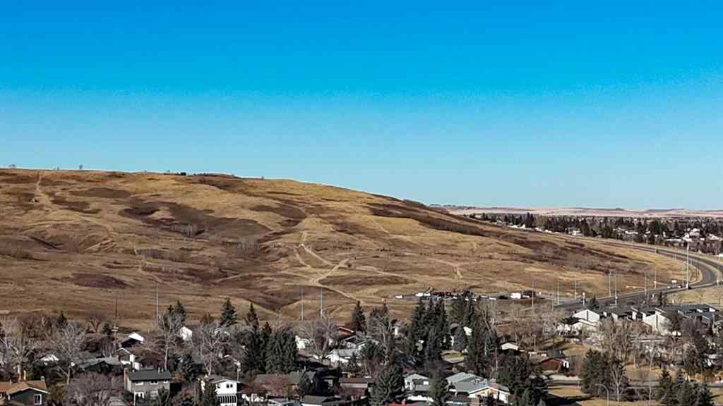 MLS® A2268368 - 204 Norfolk Road NW in North Haven Upper Calgary, Residential