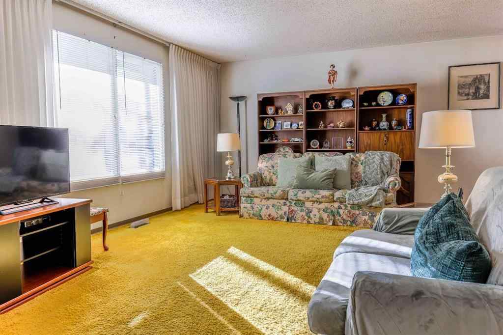 MLS® A2268368 - 204 Norfolk Road NW in North Haven Upper Calgary, Residential