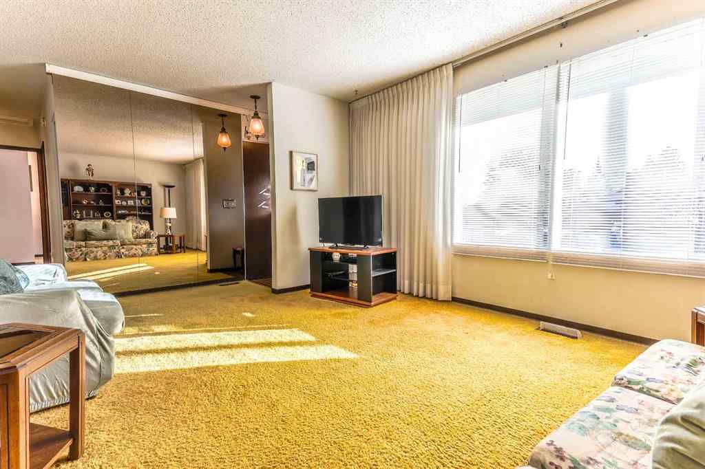 MLS® A2268368 - 204 Norfolk Road NW in North Haven Upper Calgary, Residential