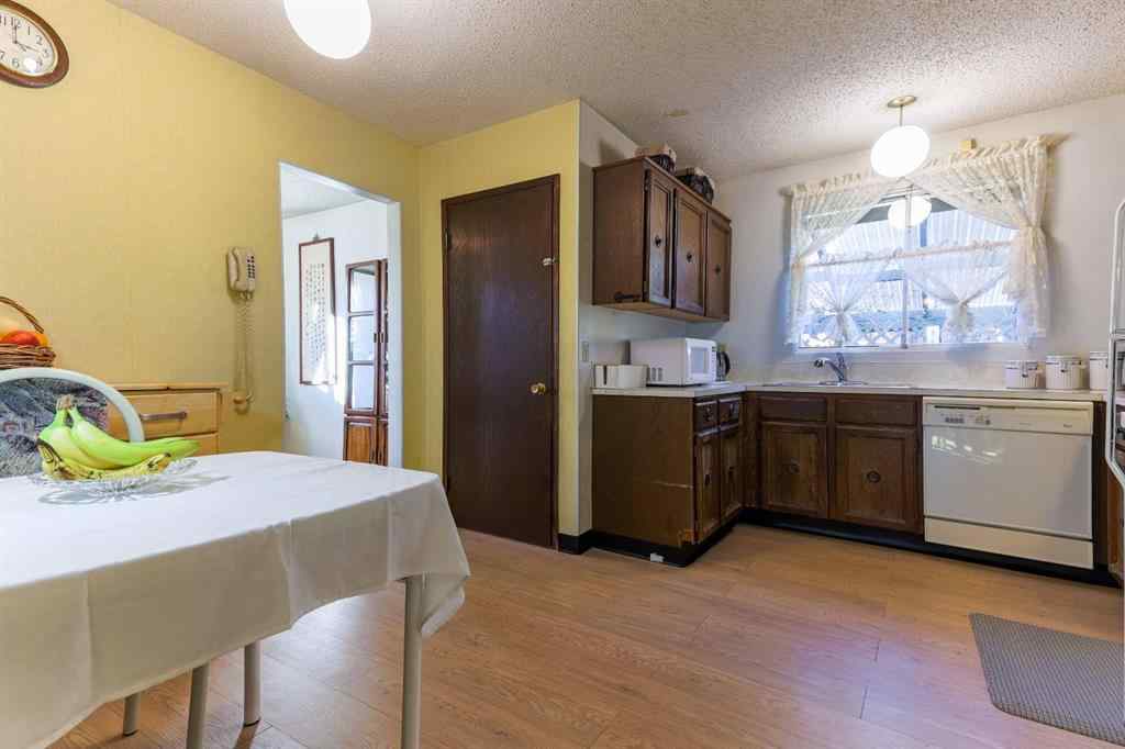 MLS® A2268368 - 204 Norfolk Road NW in North Haven Upper Calgary, Residential