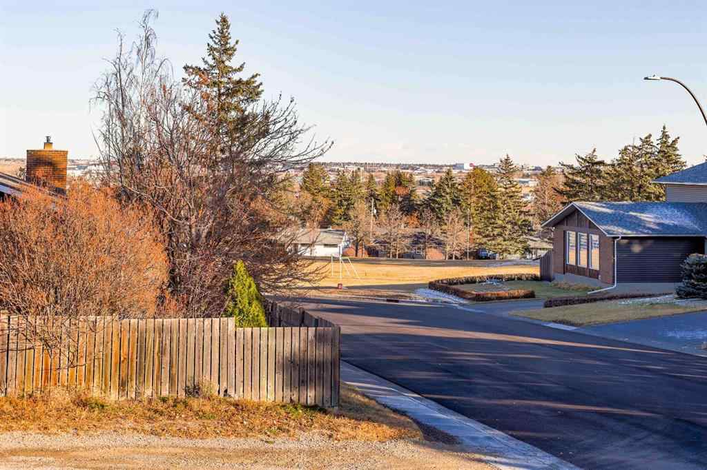 MLS® A2268368 - 204 Norfolk Road NW in North Haven Upper Calgary, Residential