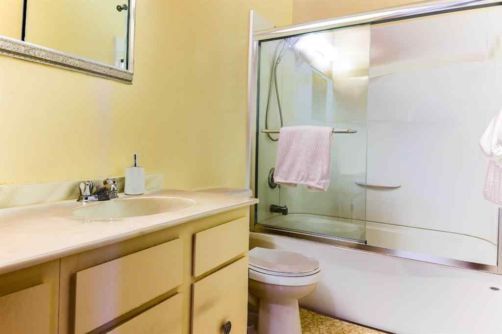 MLS® A2268368 - 204 Norfolk Road NW in North Haven Upper Calgary, Residential