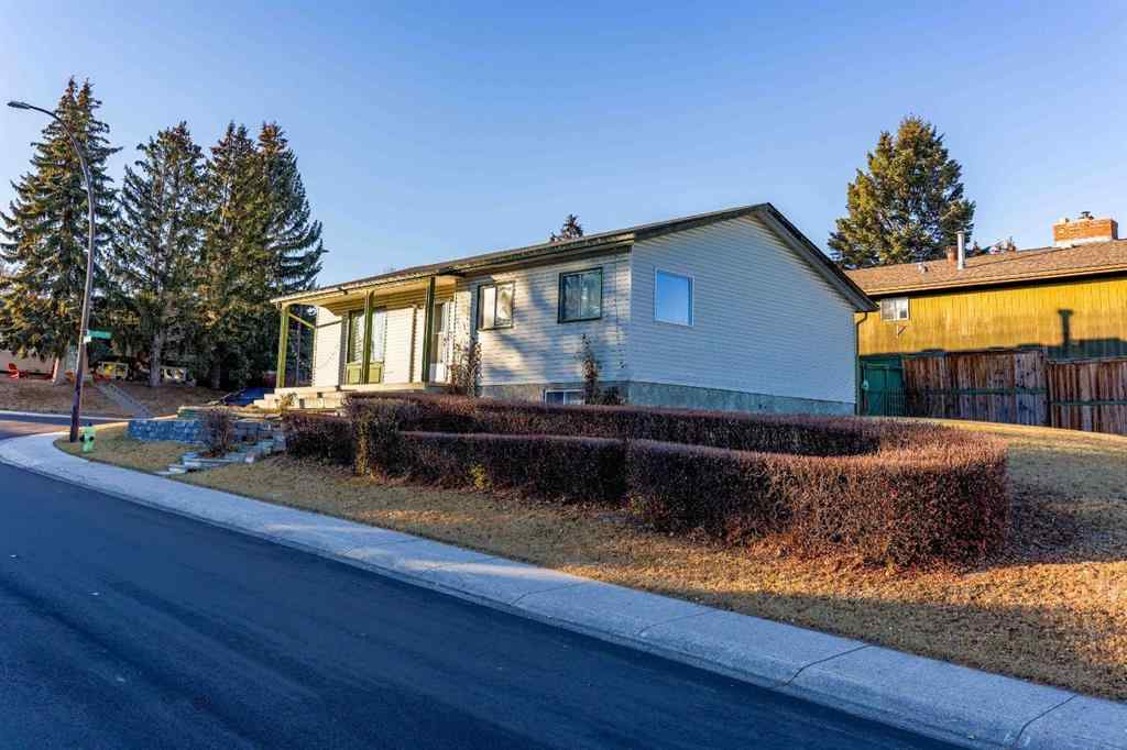MLS® A2268368 - 204 Norfolk Road NW in North Haven Upper Calgary, Residential