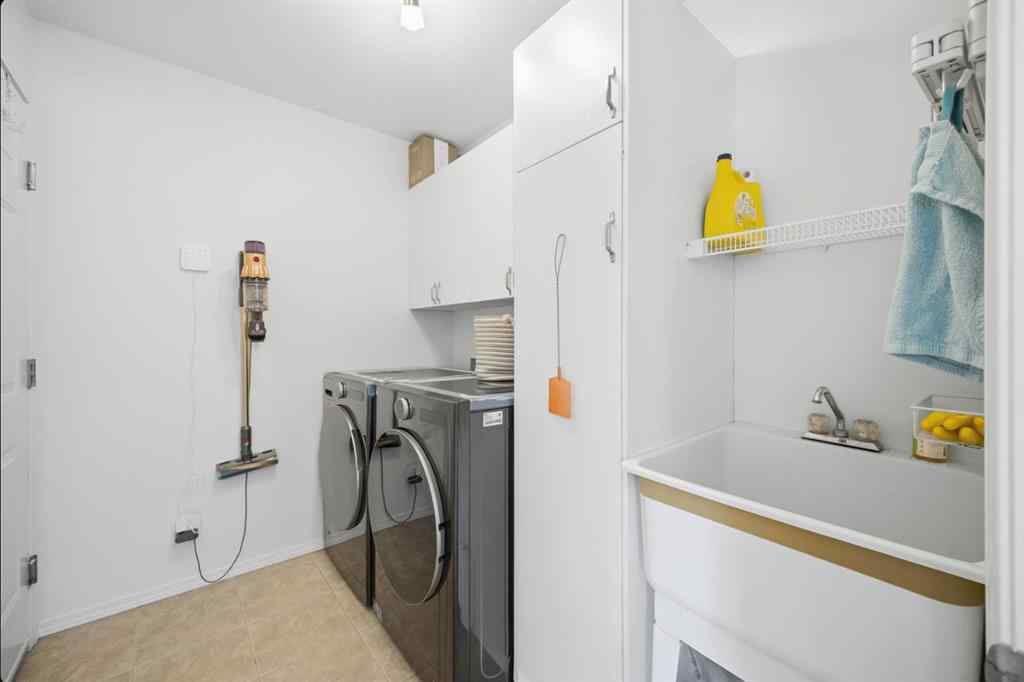 MLS® A2268373 - 11 Falcon Ridge Drive  in Fox Run Sylvan Lake, Residential