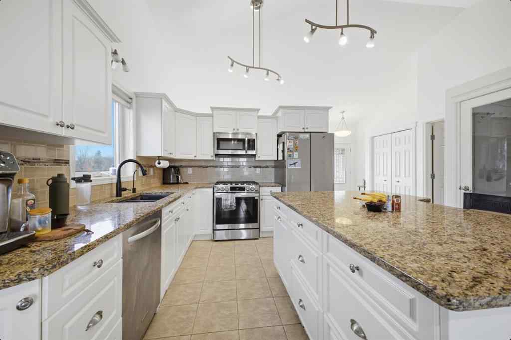 MLS® A2268373 - 11 Falcon Ridge Drive  in Fox Run Sylvan Lake, Residential