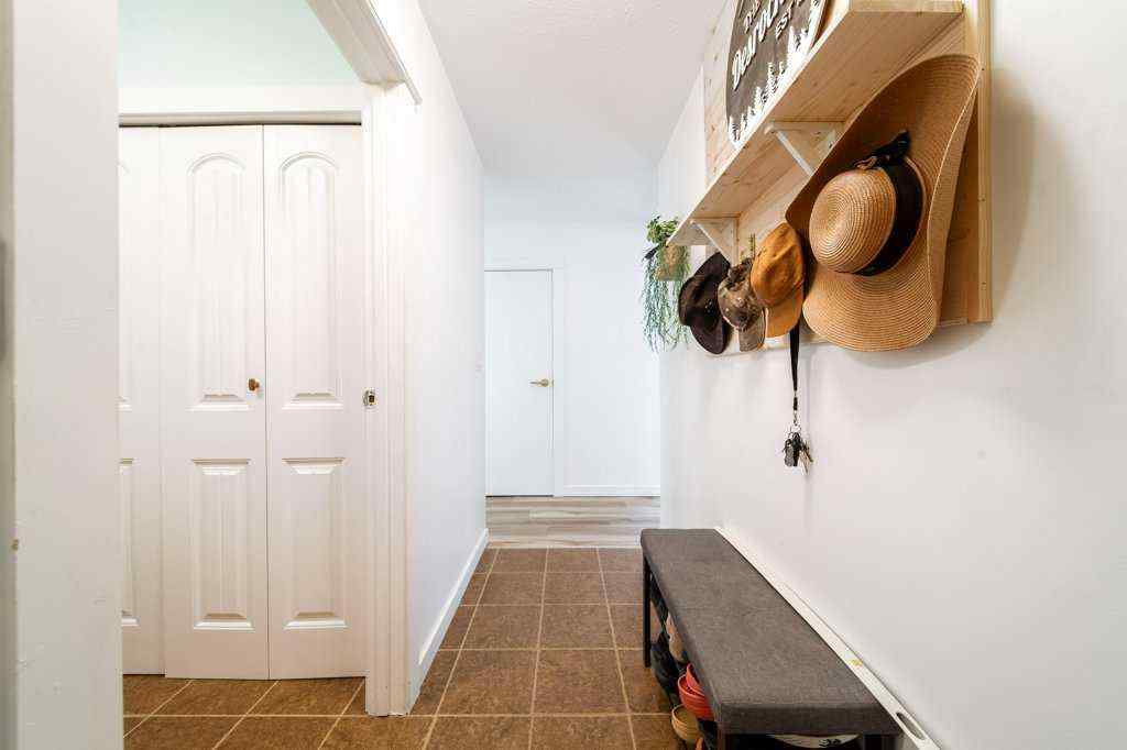 MLS® A2268381 - 118 2 St W Street  in NONE Buck Lake, Residential