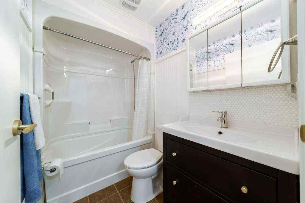 MLS® A2268381 - 118 2 St W Street  in NONE Buck Lake, Residential