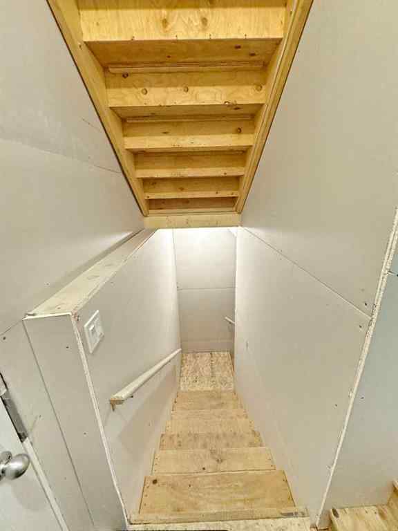 MLS® A2268387 - 14 sundown Close  in Sunset Ridge Cochrane, Residential