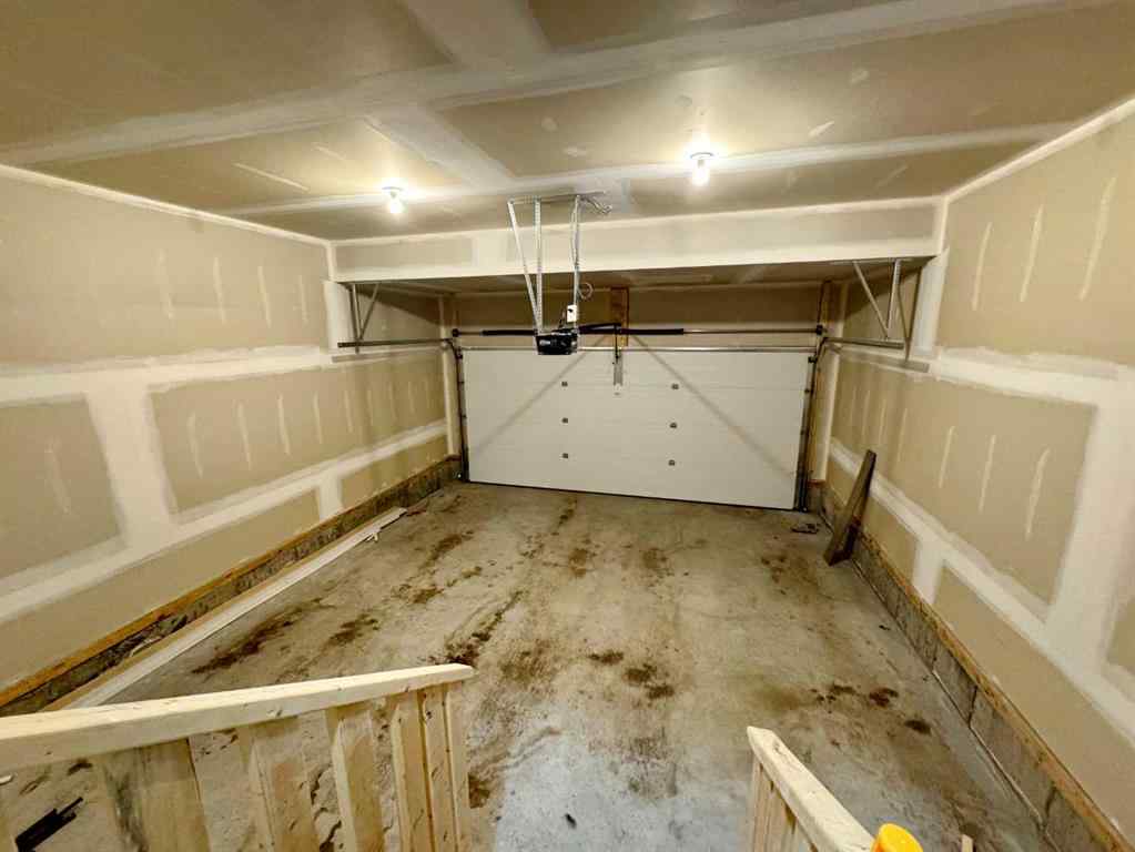 MLS® A2268387 - 14 sundown Close  in Sunset Ridge Cochrane, Residential