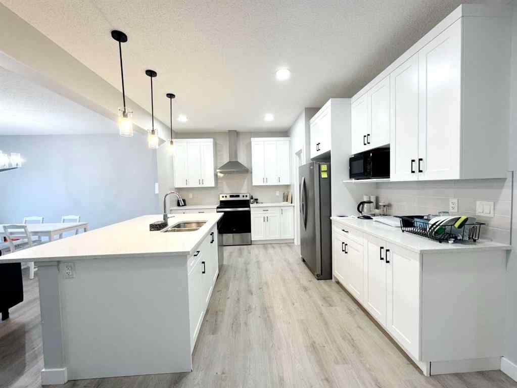 MLS® A2268387 - 14 sundown Close  in Sunset Ridge Cochrane, Residential